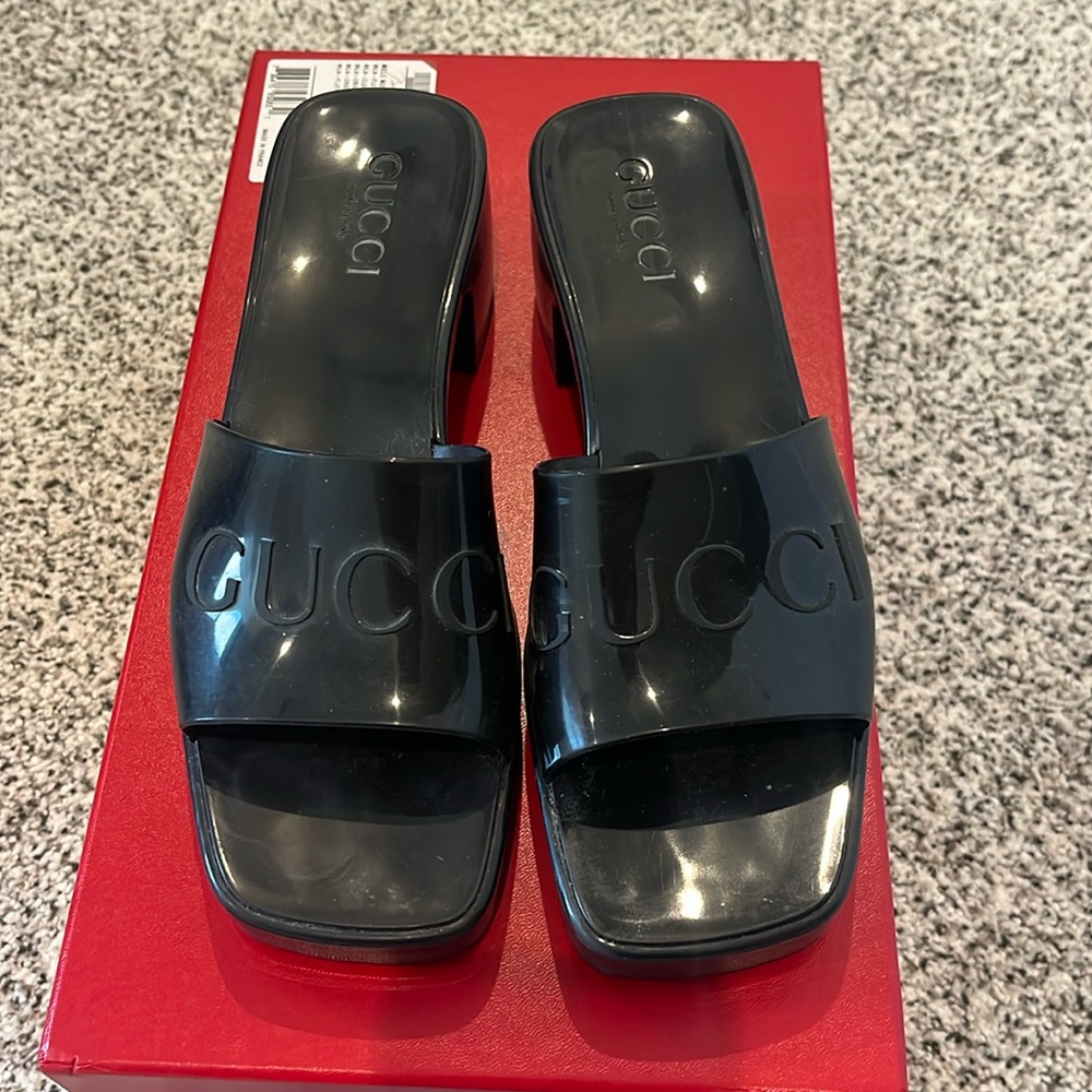 Slides black platform heels